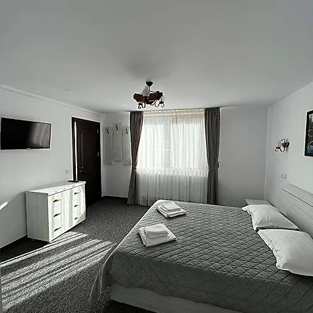Hill Hotel *
