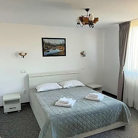 Hill Hotel *