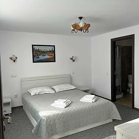 Hill Hotel *
